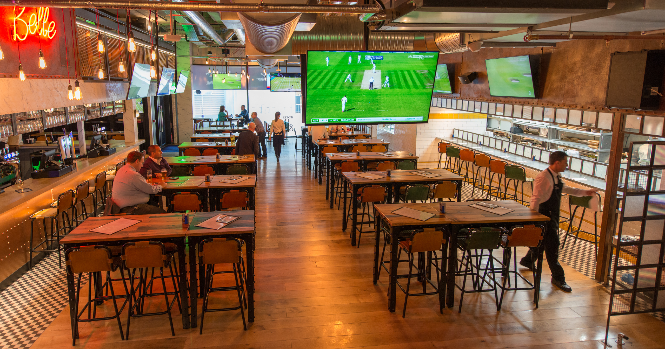 Sports Bar and Grill Canary Wharf Image gallery and photos E14 5AR