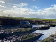 Idiot men - stuck in the mud! Wetwang - Feb 2022