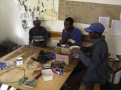 snare artists at work