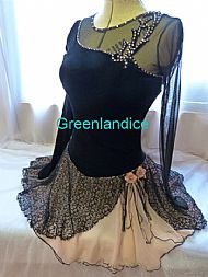 Victoria design in Black/ Peach