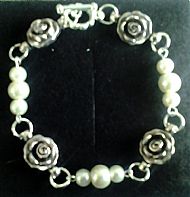 B4 ROSES AND PEARL BRACELET