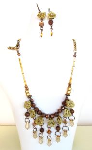 1850 Gold Collar & Earrings £29.95