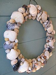 Hoy Shell Wreath