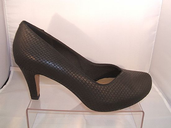 clarks chorus voice black