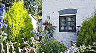 Pretty lock cottage