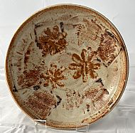 Shallow bowl with floral decoration