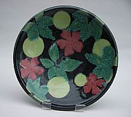 Shallow dish decorated with flowers