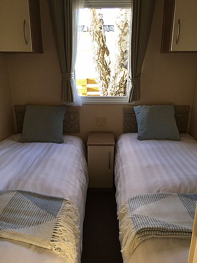 twin bedroom