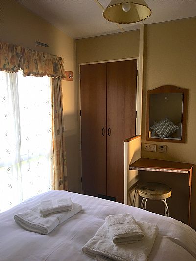 double bedroom built in wardrobe