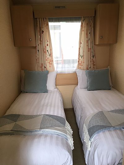 twin bedroom