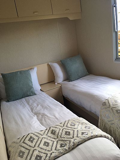 twin bedroom