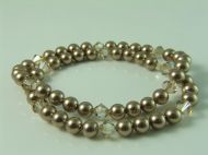 SET OF 2 PEARL & CRYSTAL BRACELETS ON ELASTIC IN LIGHT BROWN
