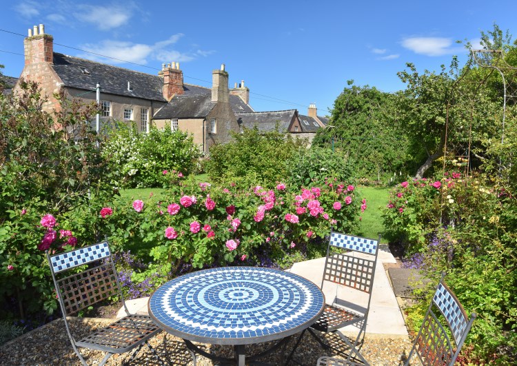 sydney house b&b cromarty - the garden