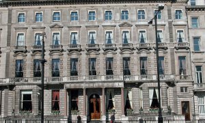 Cavalry And Guards Club Outside img