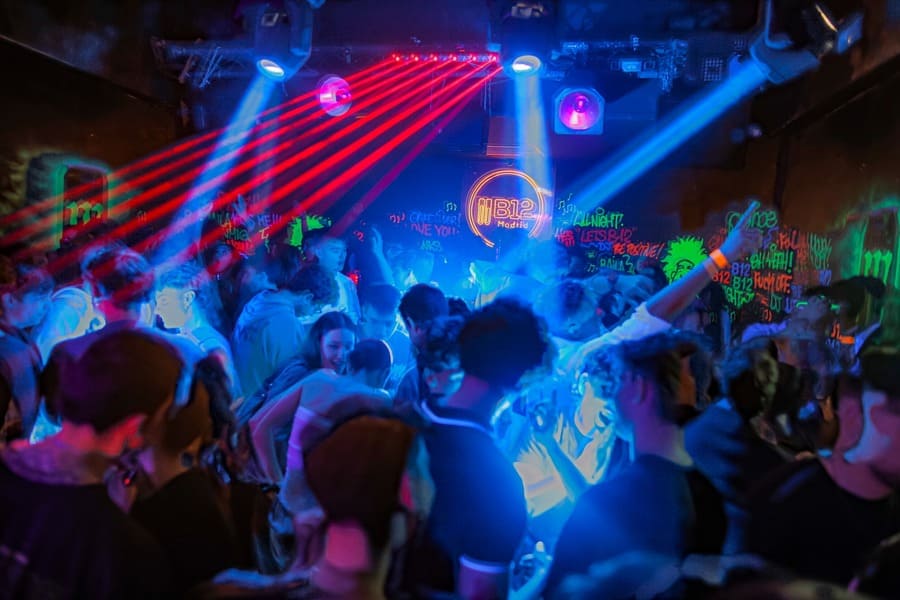 discoteca-cerca-de-mi-b12.jpg
