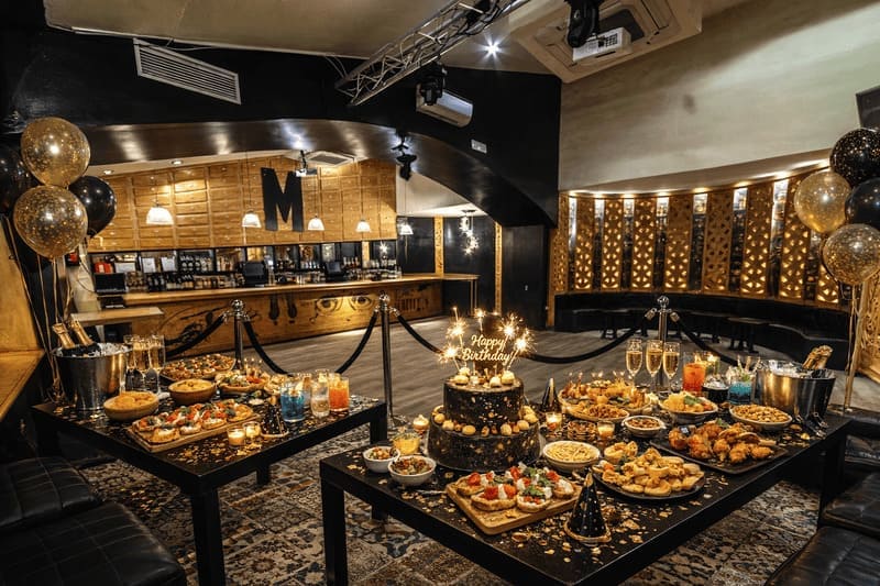 Picoteo para cumplea&ntilde;os en Madrid en Marvel - catering cumplea&ntilde;os Madrid