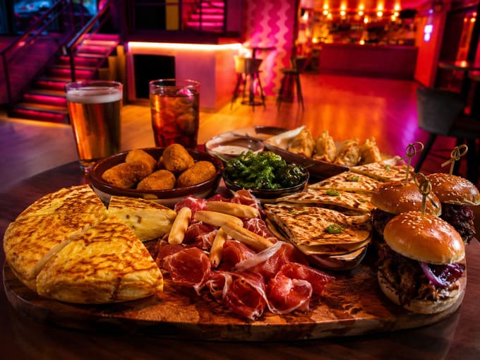 Picoteo servido en Pizpireta Bar