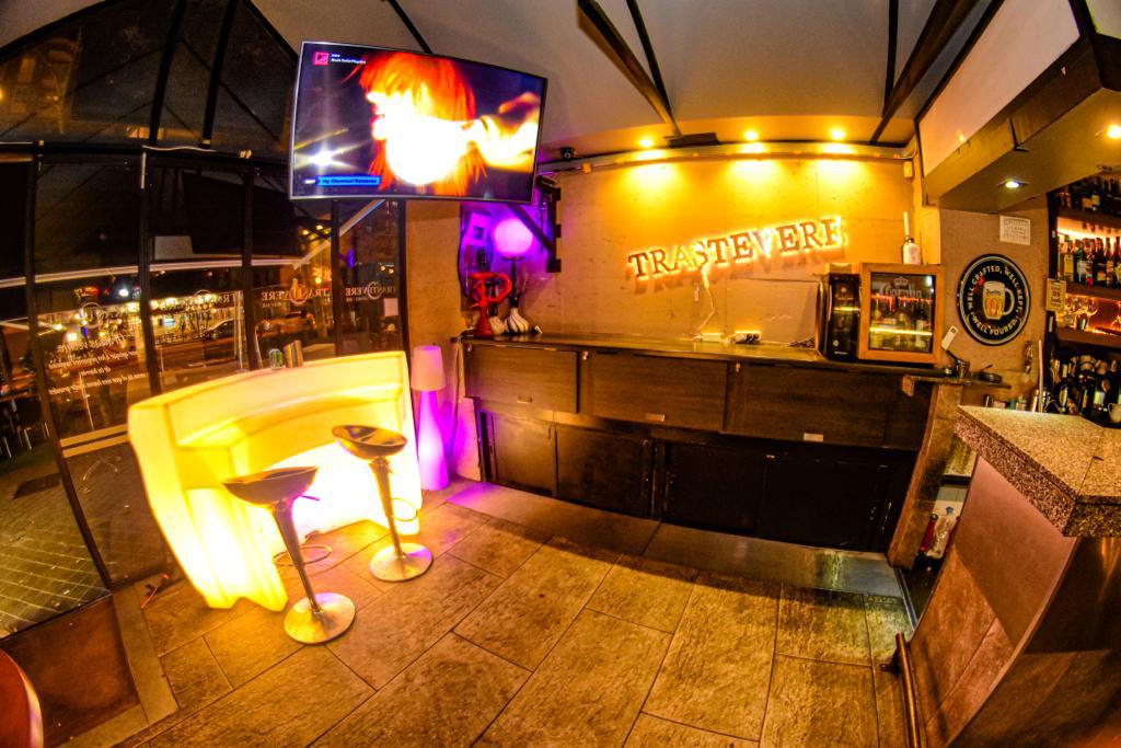 Terraza para celebrar cumplea&ntilde;os en Madrid - Taberna Trastevere