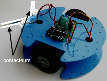 Les contacteurs à l'avant du robot agissent comme des moustaches (www.elektormagazine.fr)