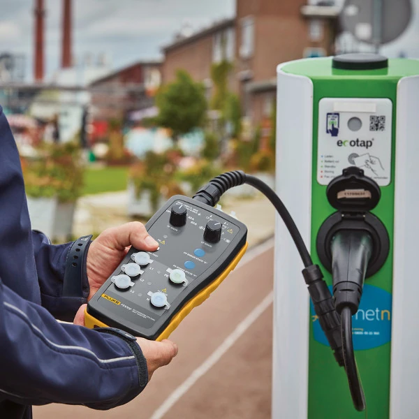 Engineer using the Fluke FEV300 EV Charger Tester