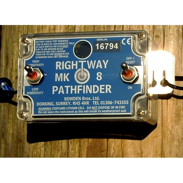 Bowdens MK8 Rightway Pathfinder secured in position on a wooden pylon