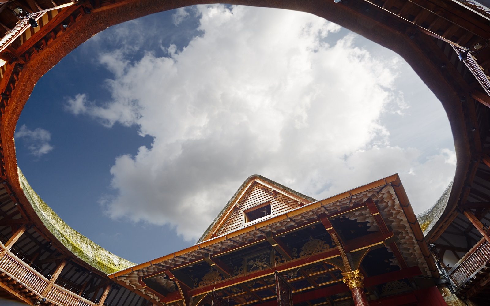 2014-Globe-interior-image