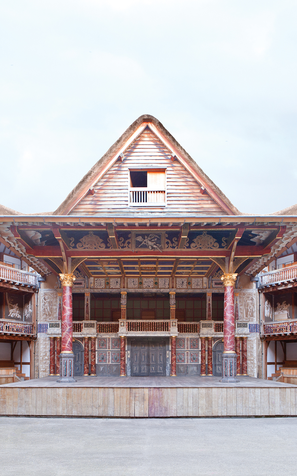 Globe Theatre: interior with empty stage