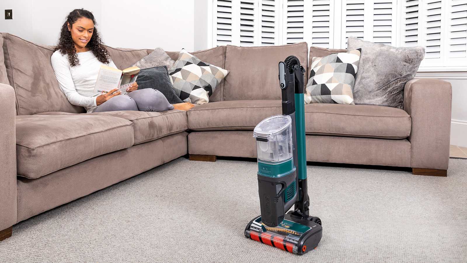 Shark Anti Hair Wrap Cordless Stick Vacuum Cleaner with Flexology and