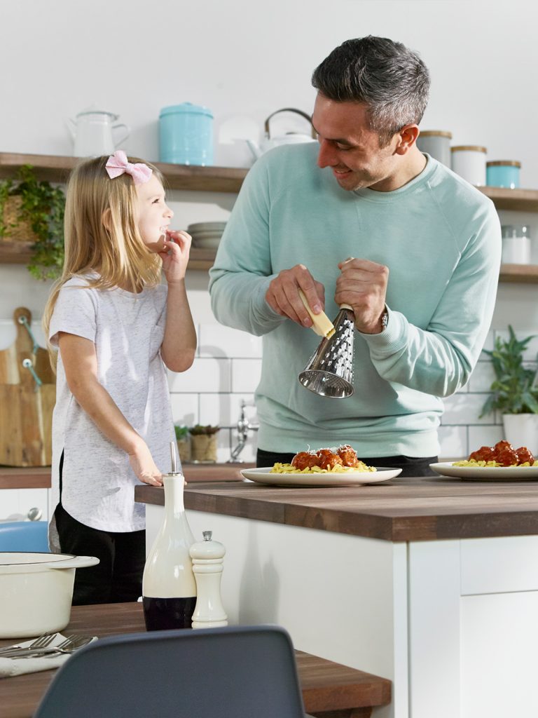 BL682UK2-Family-Enjoy-1200x1600