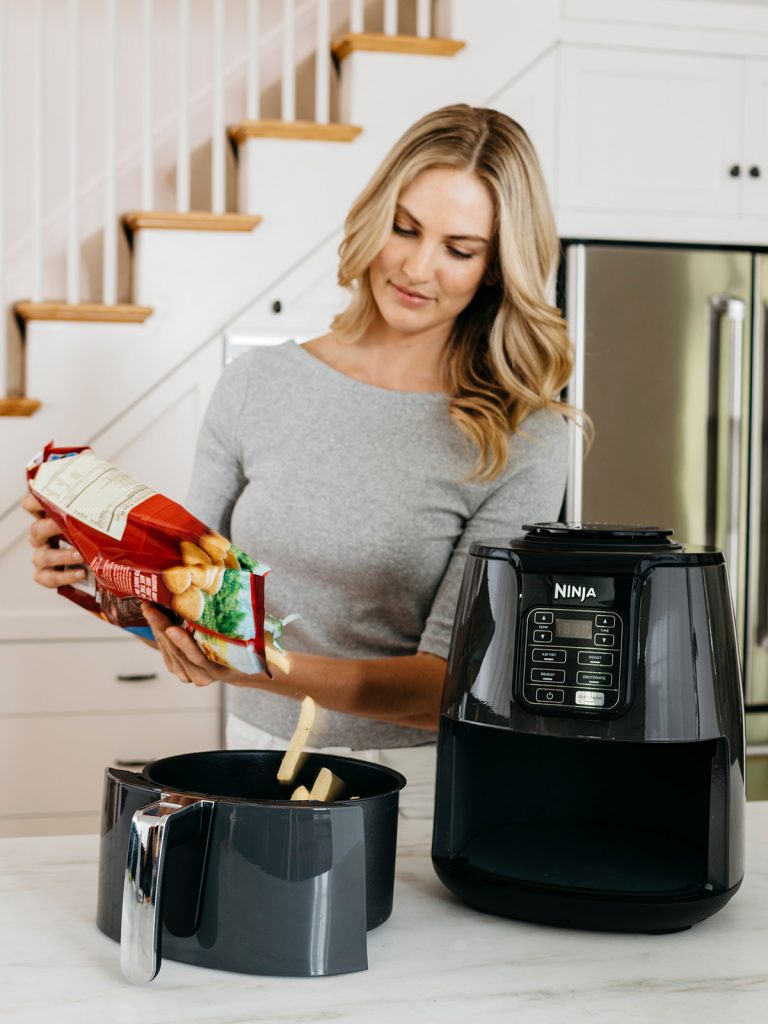 Ninja-Air-Fryer-AF100UK-prepare-chips2