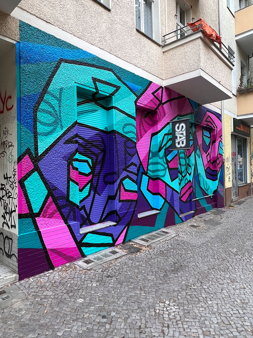 STICKABUSH, Friedelstraße in Berlin