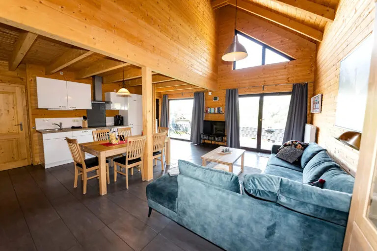 Urlaub am Waldsee, Bergweg in Ulmen