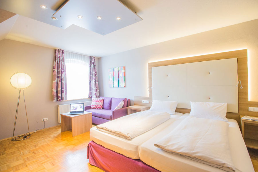 Hotel Am Turm Inh. Carlo Lombardini, Josef-Landes-Straße in Kaufbeuren