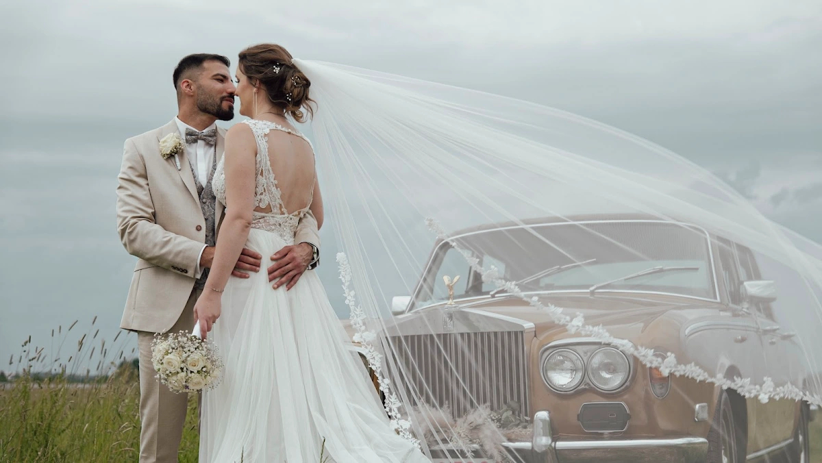 Sunny Wedding Film, An der Flur in Zorneding