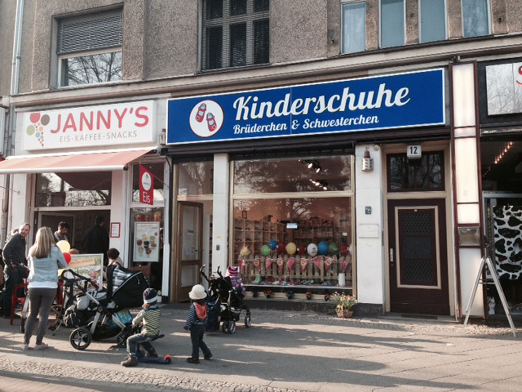 Bruederchen&Schwesterchen der Kinderschuhladen, Breite Straße in Berlin