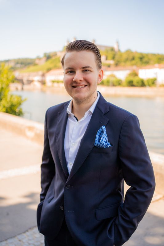 Deutsche Bank Immobilien Manuel Bock, selbstständiger Immobilienberater, Juliuspromenade in Würzburg