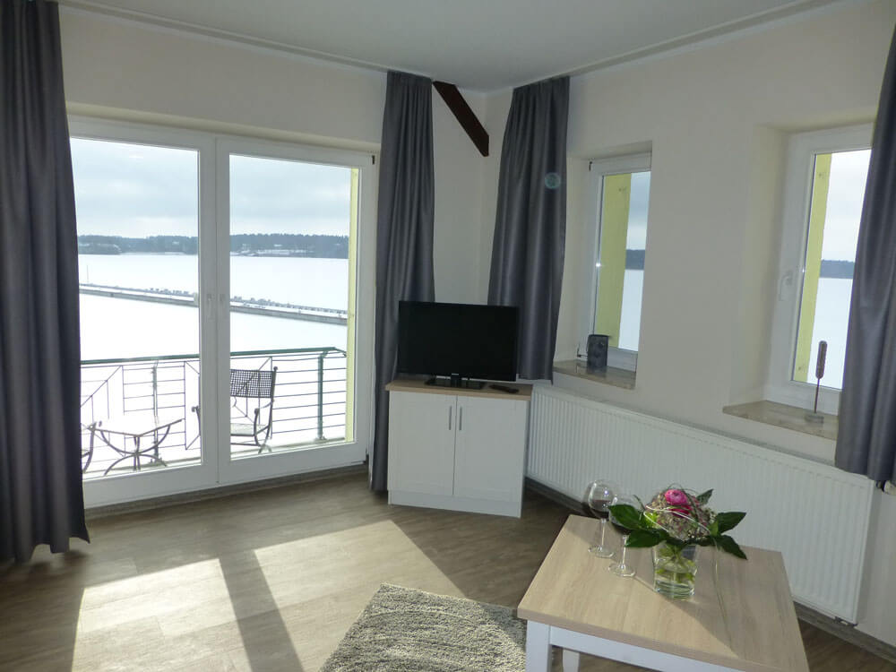 Müritzspeicher Waren, Strandstraße in Waren (Müritz)