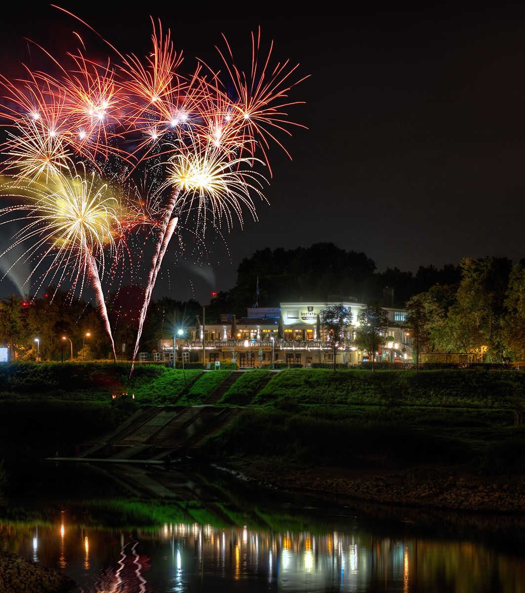 Pyrotechnik im Quadrat, Karl-Ladenburg-Straße in Mannheim