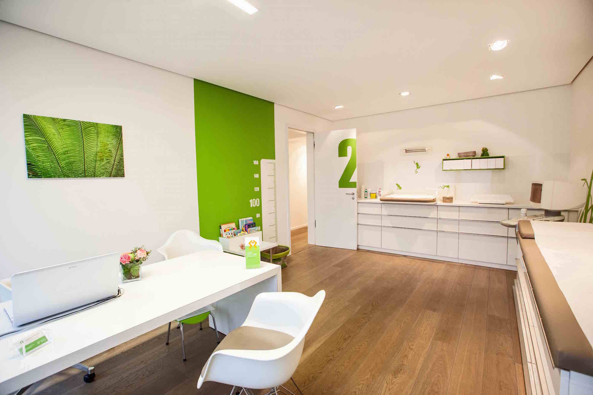 Kinderärztliche Privatpraxis Arzum Hiller, Niederkasseler Straße in Düsseldorf