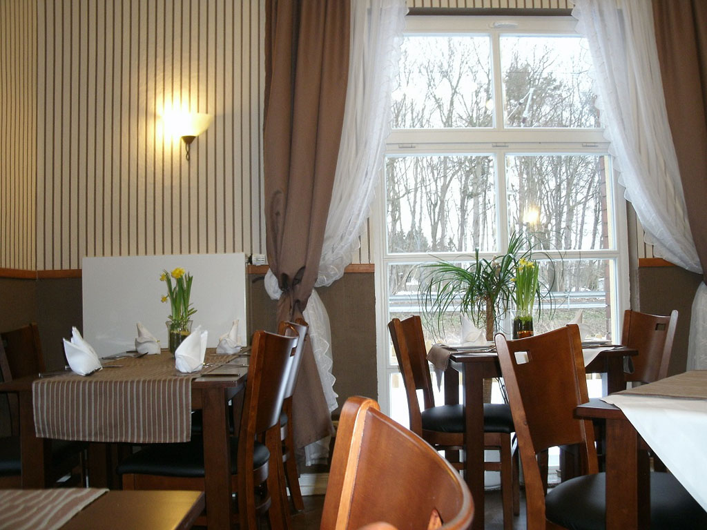 Cafe Drei Jahreszeiten, Bahnhofstrasse in Gelbensande