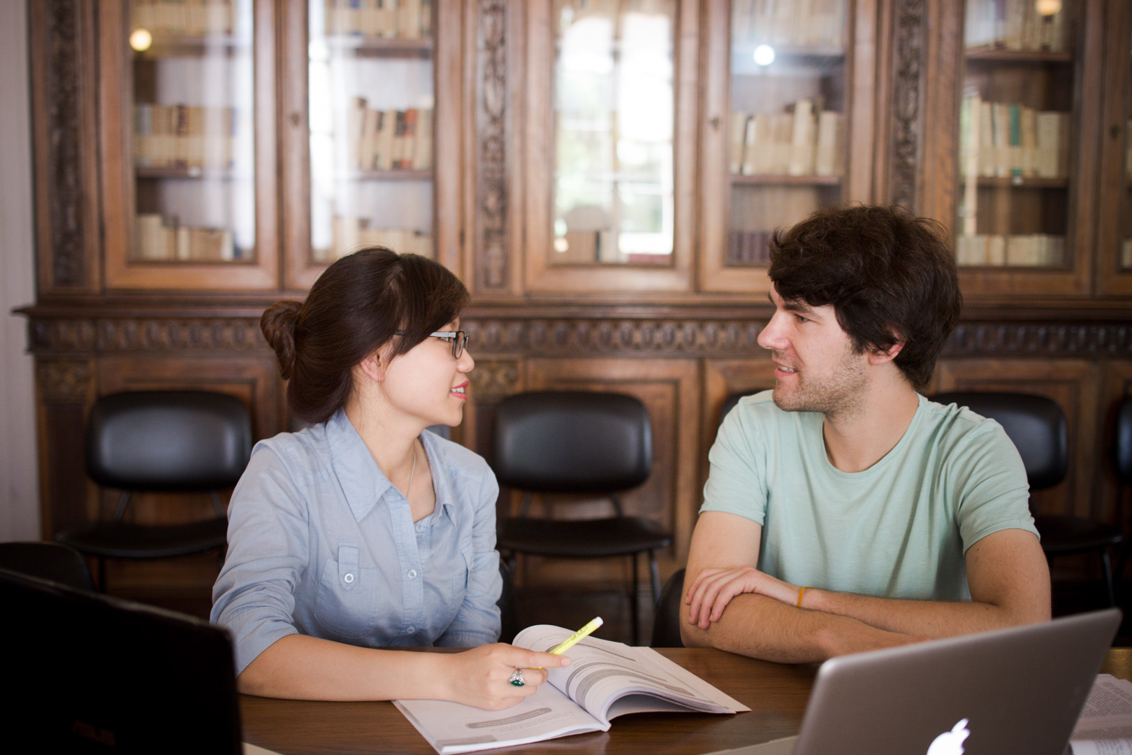 Deutsch-vietnamesisch Übersetzer & Dolmetscher, Grünberger Straße in Berlin