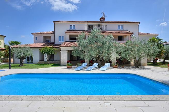 Crocasa K. Bumb Ferienhäuser in Kroatien, Am Weiher in Büttelborn