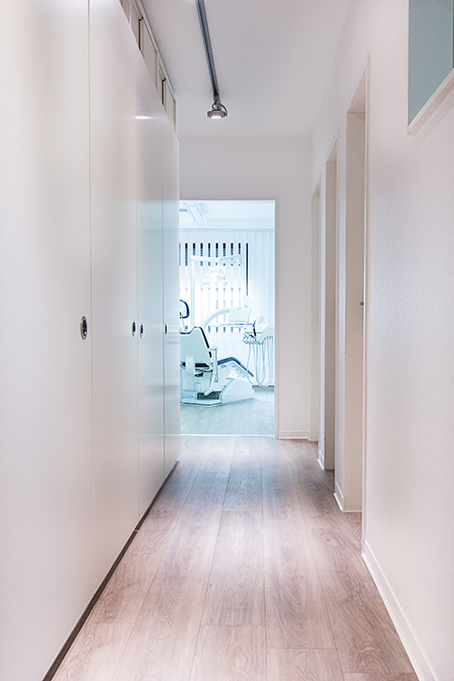 Zahnarzt Dr. Pakravan, Albertusstraße in Mönchengladbach