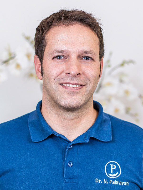 Zahnarzt Dr. Pakravan, Albertusstraße in Mönchengladbach