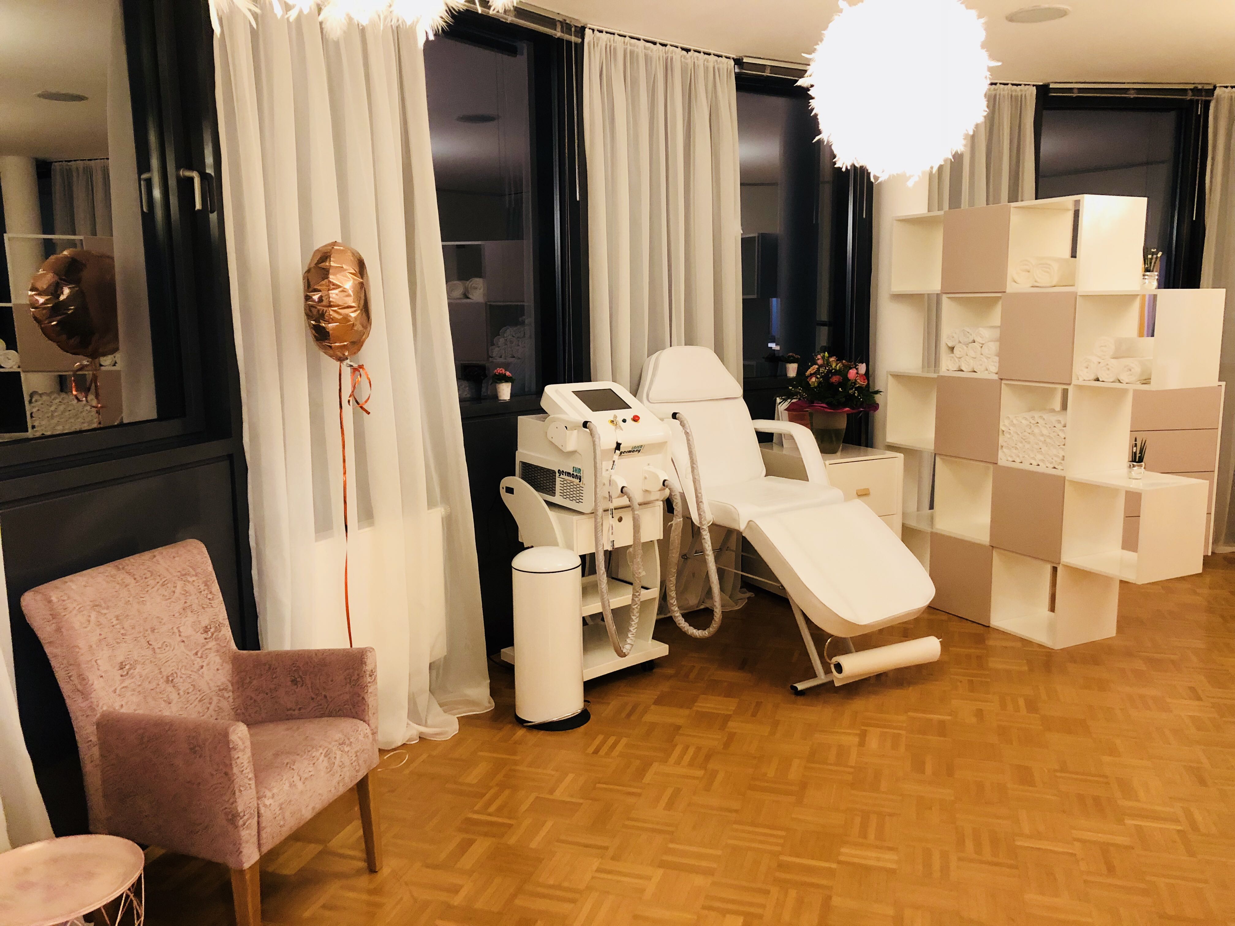 Auszeit, Hauptstraße in Landau an der Isar