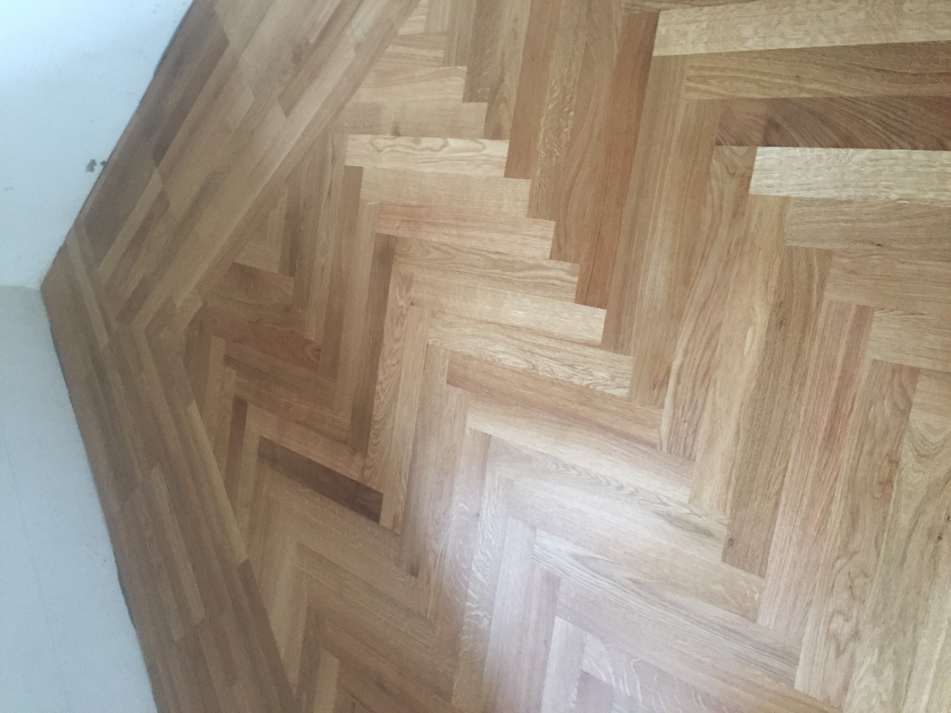 Hände und Werke Parkettleger, Winterhuder Weg in Hamburg