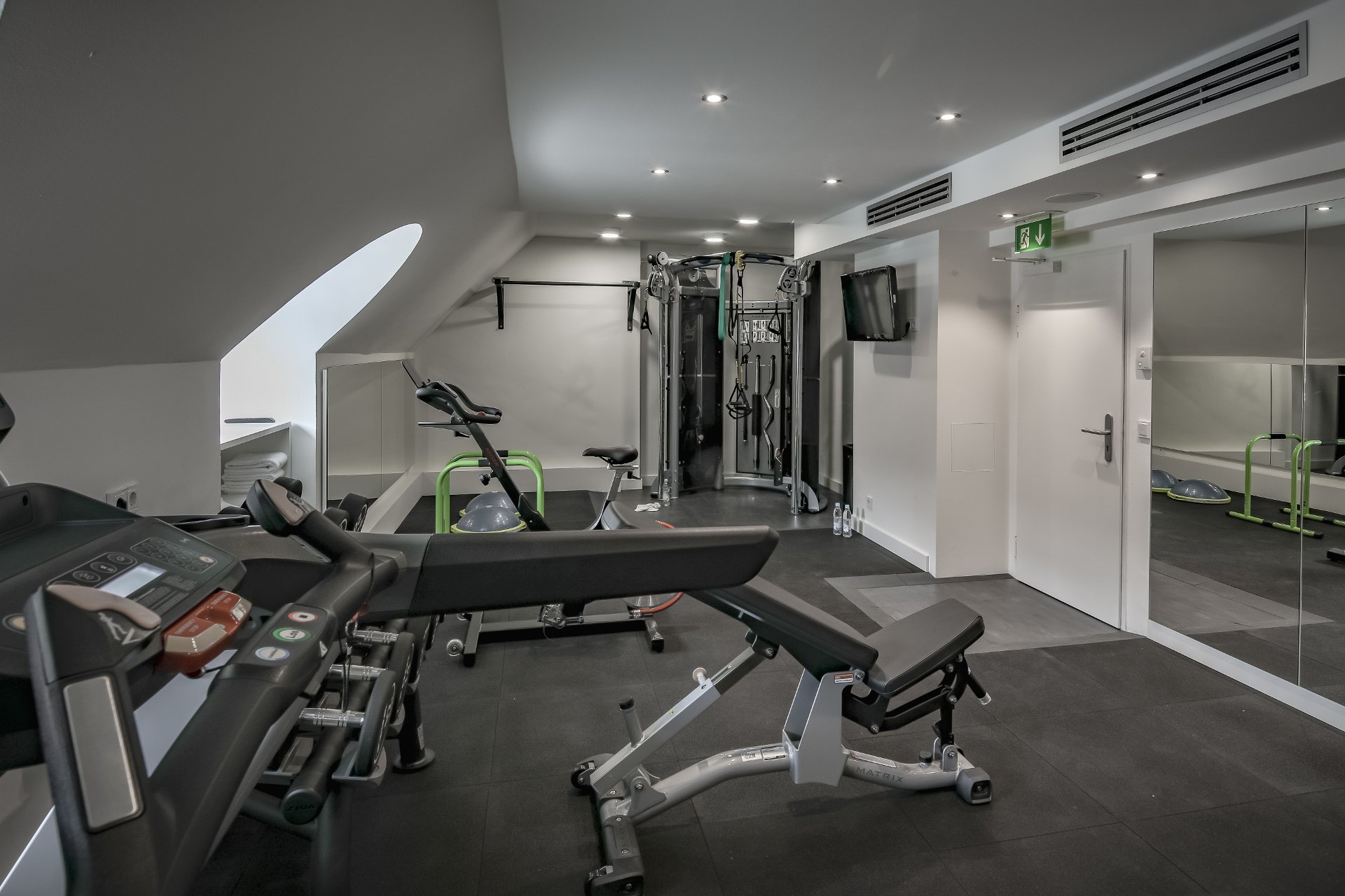 Bi PHiT Platzl, Sparkassenstraße in München