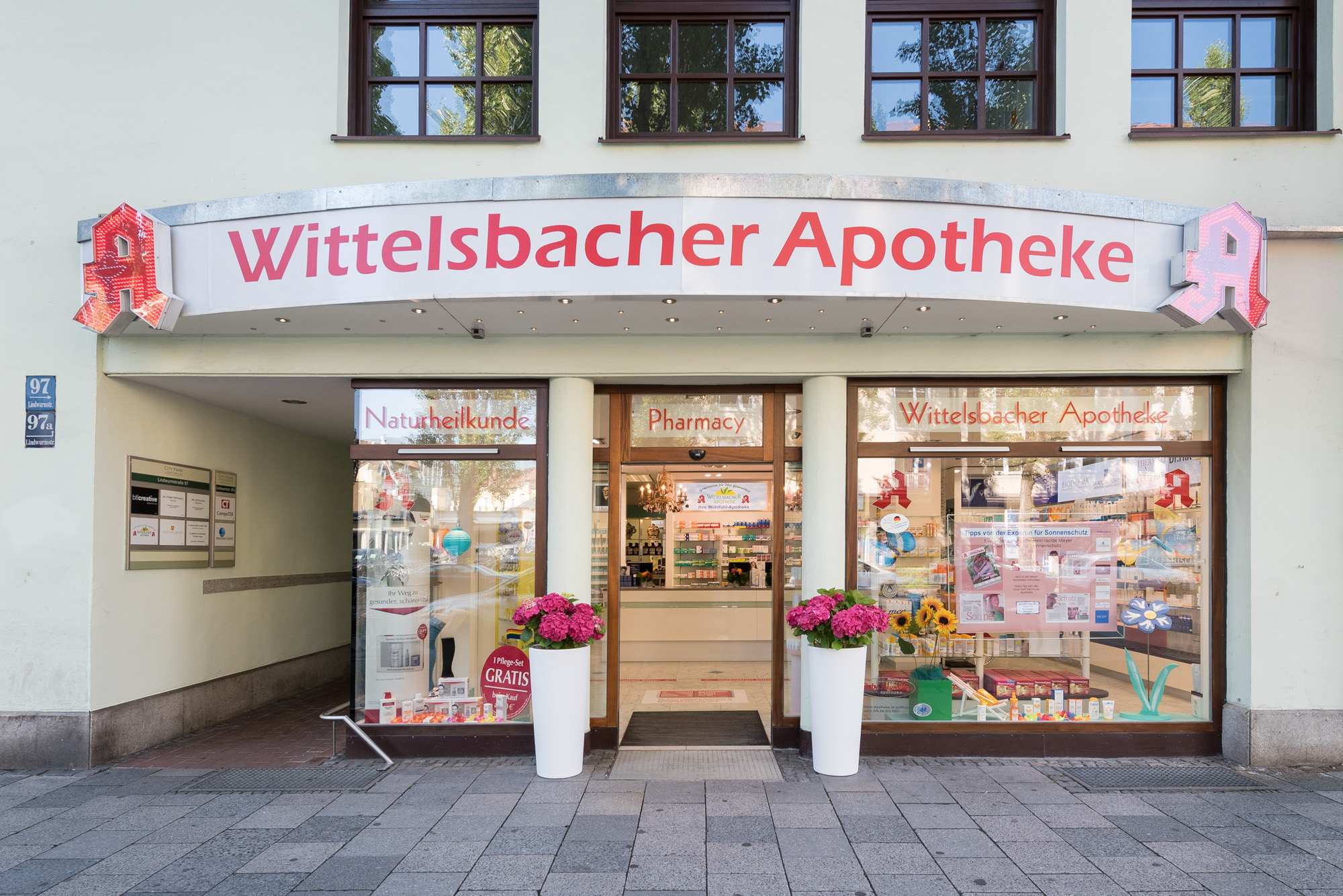 Wittelsbacher Apotheke, Lindwurmstraße in München