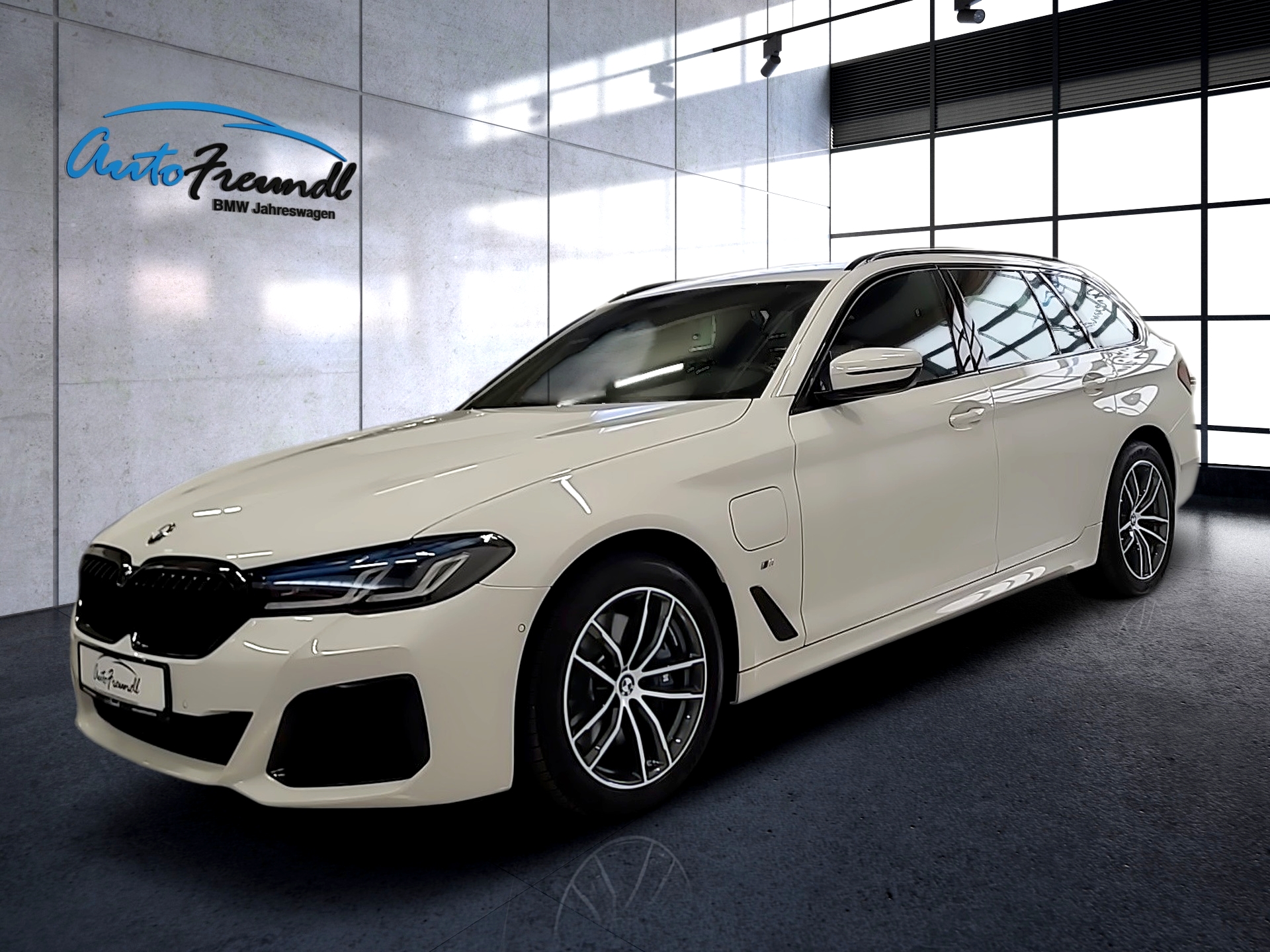 AutoFreundl BMW-Jahreswagen, Raiffeisenstraße in Meitingen bei Augsburg 