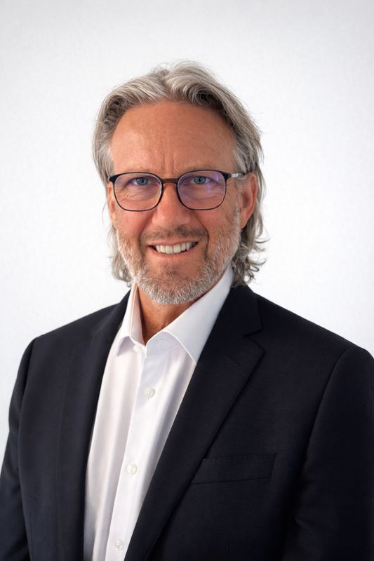 Deutsche Bank Immobilien Jörg Schütz, selbstständiger Immobilienberater, An den Dominikanern in Köln